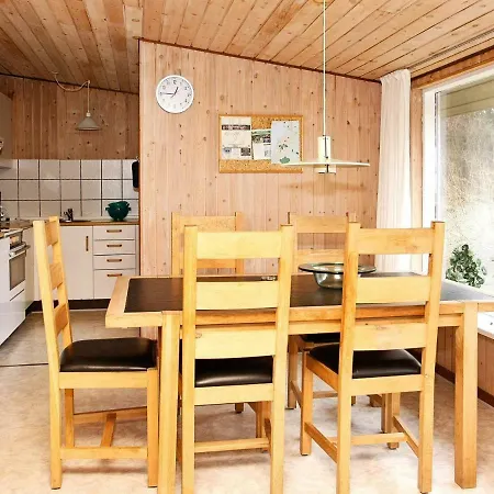 6 Person In L Kken * Løkken